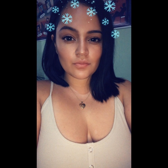 Meet your Posher, Cyn - Picture 2 of 3